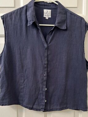 Sleeveless Button-Front Collared Top - Navy